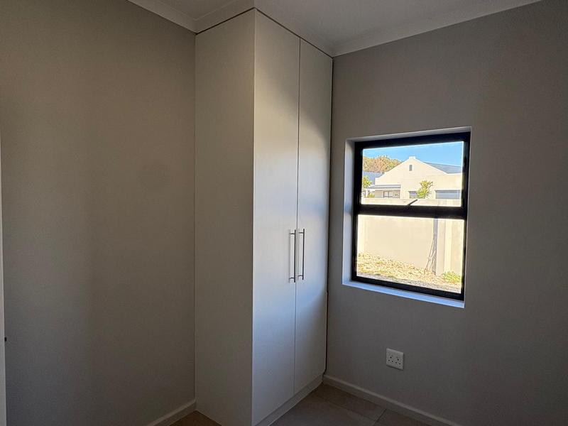 To Let 3 Bedroom Property for Rent in Capri Western Cape